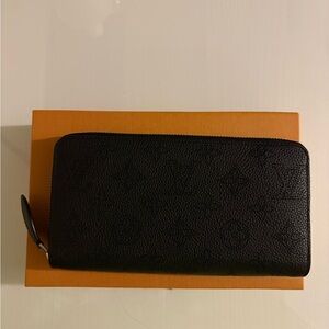 Louis Vuitton Black Leather Wallet 🖤